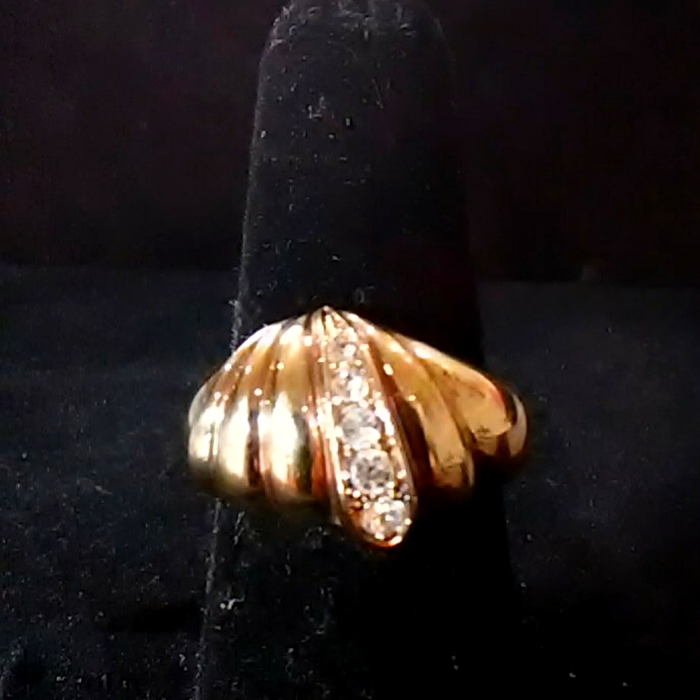 Ring Gold Tone With Crystals
